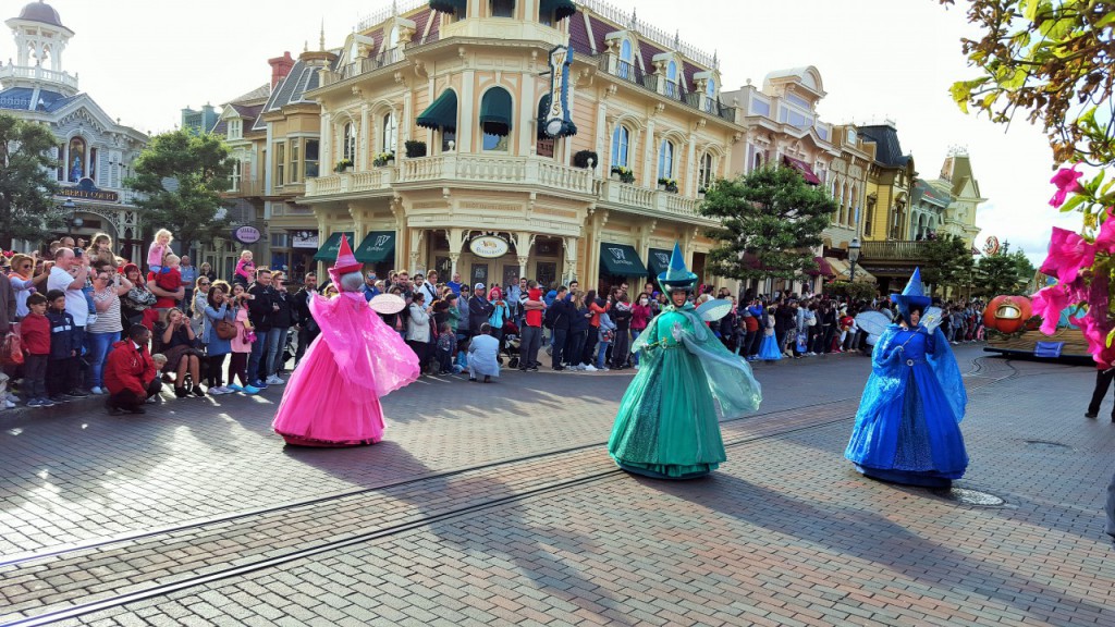 disneyland paryż parada