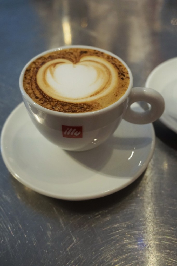 najlepsza włoska kawa capuccino illy