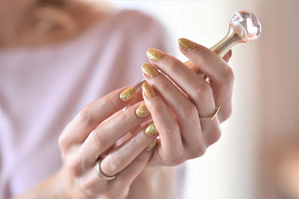 złoty manicure